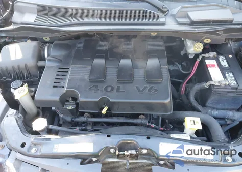 2010 Chrysler Town & Country Touring from USA, damaged, VIN 2A4RR5DX3AR148548